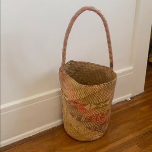 Woven straw vintage bucket bag tote
